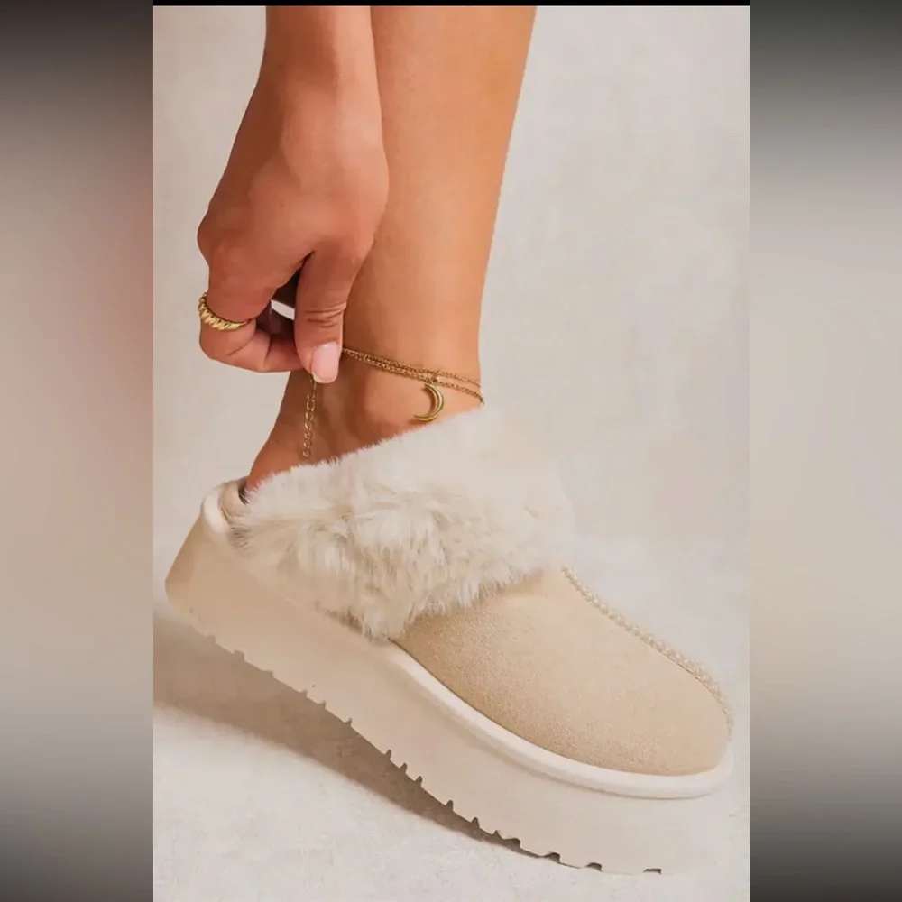 Beige Platform Mule Slipper Faux Fur
Fluffy Shoes - Picture 2 of 3